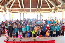 Menyapa dan Berbagi, TP PKK Denpasar Serahkan Bantuan Sembako dan PMT di Kelurahan Renon Menyapa dan Berbagi