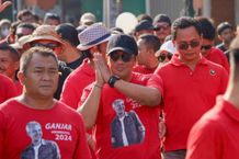 Dibuka Sanjaya, Tabanan Me-merah, Ribuan Warga Antusias ikuti Creatif Fun Walk Ganjar di Taman Bung Karno Merah
