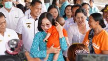Kembali Terjun ke Masyarakat “Berkunjung dan Berbagi TP PKK Provinsi Bali”, Ida Mahendra Jaya Minta Kader PKK Sosialisasikan “Porsi Isi Piringku” Berkunjung dan Berbagi
