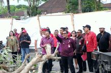 Pastikan Infrastruktur Sesuai Kualitas, Bupati Sanjaya Tinjau Langsung Pembangunan di Kantor Bupati Bupati Tabanan