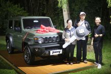 Suzuki Serahkan Jimny Kepada Pemenang Program Undian Test Drive Hybrid Nasional Suzuki Jimny