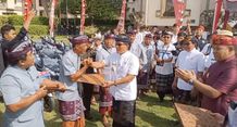 Apel Peringatan HUT Ke-14 Ibukota Mangupura, Bupati Giri Prasta Serahkan Motor Listrik kepada 210 Pekaseh se-Badung apel