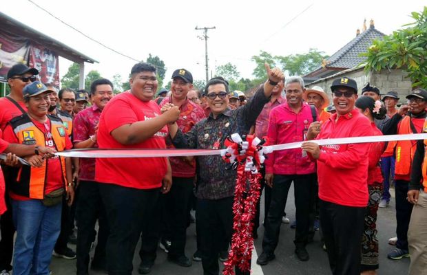 Resmikan jalan