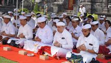 Doakan Pemilu Damai, Pemkab Buleleng Gelar Persembahyangan pemilu damai