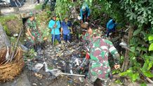 Kodim Badung Bergerak Bersama Masyarakat, Gelar Aksi Bersih Sampah Bersih bersih