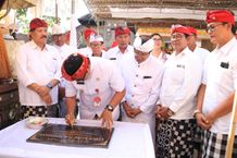 Bupati Tabanan Tandatangani Prasasti Pemelaspasan Pelinggih Pura Batur Puri Singasana Bupati Tabanan