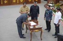 Plt. Bupati Made Kasta Terima DIPA dan TKD Tahun 2024 DIPA