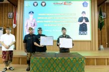 Wujudkan Pelayanan Publik yang Prima, Bupati Giri Prasta Serahkan Hibah Barang dan Kendaraan Untuk Instansi Vertikal serta Yayasan Sosial Hibah