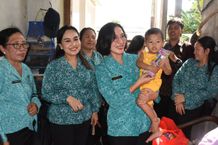 Pj Ketua TP PKK Provinsi Bali “Berkunjung dan Berbagi” di Kota Denpasar, Apresiasi Kader PKK yang Sukses Gelar Posyandu Terintegrasi Berkunjung dan Berbagi