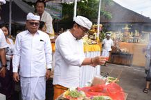 Wawali Arya Wibawa Hadiri Upakara Pamelaspas, Pecaruan Rsi Gana dan Pujawali Saraswati di SD Negeri 10 Pedungan Upakara Pamelaspas