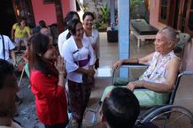 K3S Denpasar Serahkan Bantuan Kursi Roda Kepada Lansia bantuan kursi roda
