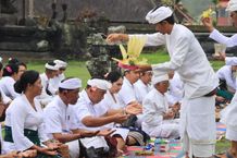 Tutup Tahun, Bupati Jembrana Gelar Persembahyangan Bersama di Pura Agung Besakih Persembahyangan