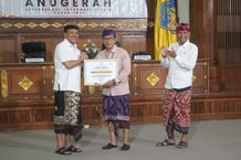 Kado Akhir Tahun, Pemkab Buleleng Raih Peringkat Kedua Badan Publik Informatif Informatif