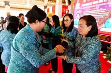 Ketua TP PKK Tabanan Peringati Hari Ibu Lewat Sosialisasi dan Aksi Sosial di Kecamatan Marga Hari Ibu