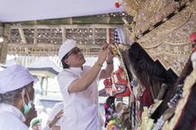 Bupati Giri Prasta Hadiri Karya Ngodak Tapakan Pura Desa Banjar Kiadan Petang Ngodak