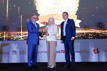 Konsisten Akselerasi Bisnis bank bjb, Tiga Direksi bank bjb Raih Penghargaan dari Infobank bjb