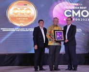 Mampu Jaga Pertumbuhan Bisnis, Direksi bank bjb Raih Best CMO Award 2023 bjb