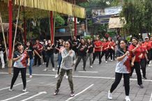 Senam Zumba Meriahkan Hari Pertama Gelaran Denfest Ke-16 Zumba Denfest