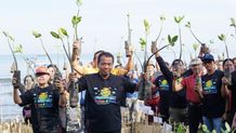 Cegah Abrasi, Pj Bupati Lihadnyana Inisiasi Program Taman di Dada Bupati Lihadnyana