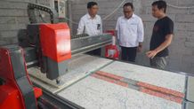 Tingkatkan Produktivitas Penyandang Disabilitas di Buleleng, PLN Salurkan Bantuan Mesin Recycle Sampah Plastik mesin