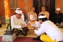 Puncak Karya Pediksan Ida Bagus Mayun Marhaendragama dan Ida Ayu Ketut Puspawati Karya Pediksan