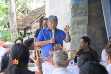 Bupati Jembrana Pastikan Pengaman Pantai Pebuahan Segera Dibangun Abrasi