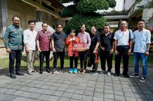 Bupati Giri Prasta Bantu Rp100 Juta Atlet Disabilitas Berprestasi Ni Kadek Dwi Purwaningsih Atlet Disabilitas
