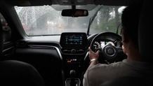 Musim Hujan Bukan Penghalang dalam Beraktivitas, Kenali Fitur di Grand Vitara yang Buat Berkendara Lebih Nyaman Grand Vitara