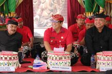 Bupati Tabanan Apresiasi Karya Pitra Yadnya dan Manusa Yadnya Gabungan Dua Desa dan Lima Banjar Desa Adat Belayu Bupati Tabanan