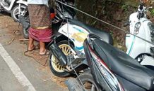 Viral di Sosial Media, Motor Pemedek Pura Dalem Puri Besakih Diikat Tali Plastik Foto