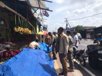 Melanggar Aturan, Kelurahan Peguyangan bersama Satpol PP Tertibkan Pedagang di Atas Trotoar Tertibkan Pedagang