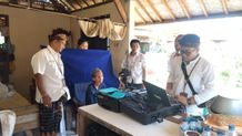 Kelurahan Penatih “Jemput Bola” Layani Perekaman e-KTP Warga Lansia Jemput Bola