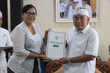 Jembrana Terima Penghargaan Zona Hijau Penyelenggaraan Pelayanan Publik Ombudsman RI Perwakilan Bali Penghargaan