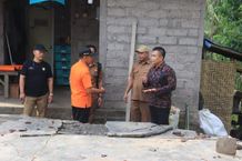 Wabup Ipat Sambangi Korban Angin Puting Beliung Wabup Ipat
