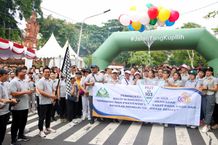 Serangkaian HUT Ke-103 RSUD Wangaya, Wawali Arya Wibawa Lepas Jalan Sehat HUT RSUD Wangaya