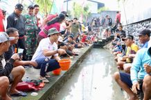 Wali Kota Jaya Negara Buka Lomba Mancing Air Deras ST Yowana Tresna Shanti Banjar Paang Kaja Penatih lomba mancing air deras