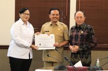 Sekda Dewa Indra Terima Hasil Penilaian Kepatuhan Penyelenggaraan Pelayanan Publik dari Ombudsman Penilaian Kepatuhan