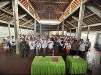 Unik, Tempat Pengolahan Sampah Jadi Tempat Pelantikan KPPS di Karangasem Pelantikan