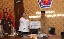 Kado Awal Tahun, Pemkab Buleleng Raih Penghargaan Opini Pengawasan Pelayanan Publik Pelayanan Publik _
