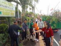 Pemkot Denpasar Tanam 100 Lebih Pohon Perindang di Jalan A. Yani Utara, Ciptakan Suasana Asri Pasca Penataan Pohon