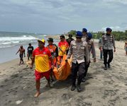 Tim SAR Temukan Korban Tenggelam di Pantai Berawa Canggu Tenggelam