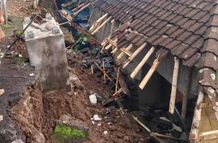 Sempat Tertimbun, Penyandang Disabilitas di Karangasem Berhasil Diselamatkan Timbunan Longsor