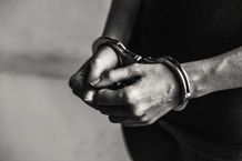 Satu Tersangka Ditetapkan Dalam Kasus Persetubuhan Gadis 18 Tahun criminal-handcuffs