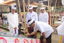 Wali Kota Jaya Negara Hadiri Karya Melaspas Pura Bale Agung Desa Adat Kesiman Karya Melaspas