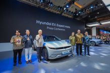 Hyundai Hadirkan Mobil Listrik Terbaru dan Inovasi Layanan Terdepan di IIMS 2024 IONIQ 5 Batik