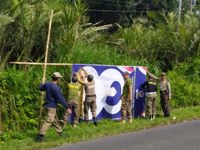 Satpol PP Karangasem Turunkan Ratusan APK Satpol PP Karangasem