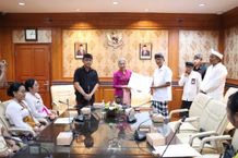 Pemkot Denpasar Serahkan Penggunaan BMD Kepada Dua Desa Adat dan Perumda Bhukti Praja BMD