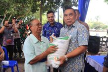 Bupati Tamba Kembali Salurkan Bantuan Cadangan Pangan Pemerintah Tahap I Beras