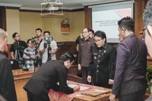 Bupati Giri Prasta Lantik dan Ambil Sumpah Direksi Perumda Pasar dan Pangan Mangu Giri Sedana Direksi Perumda