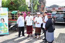 Wawali Arya Wibawa Tinjau Pasar Murah Serangkaian HUT Ke-236 Kota Denpasar pasar murah